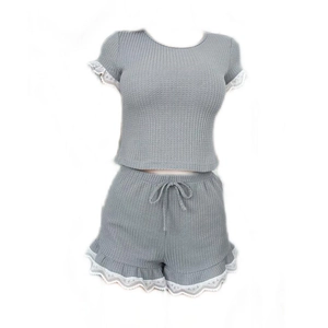 Set loungewear due pezzi grigio in maglia a nido d'ape con pizzo bianco e pantaloncini a coulisse
