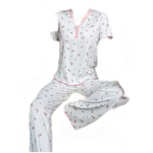 Pyjama femme blanc à fleurs avec haut à col en V et pantalon à texture rayée douce