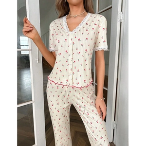 Set pigiama floreale da donna con maniche corte, scollo a V in pizzo e pantaloni lunghi