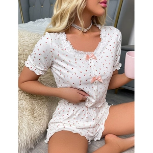Pyjama à fleurs avec volants, manches courtes et nœuds roses en maille côtelée