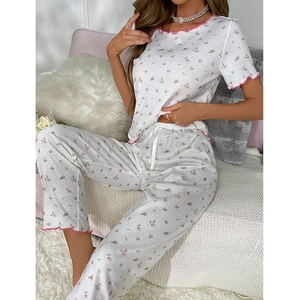 Pyjama floral en maille gaufrée pour femme avec haut à manches courtes et pantalon long