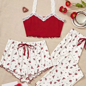 Sweet floral 3-piece pajama set with camisole, shorts and pants in soft red fabric
