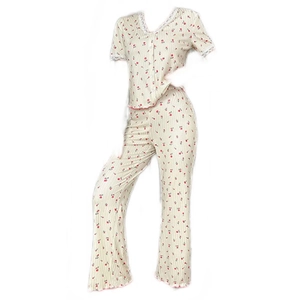 Pigiama donna estivo con stampa ciliegie, top scollo a V in pizzo e pantaloni lunghi