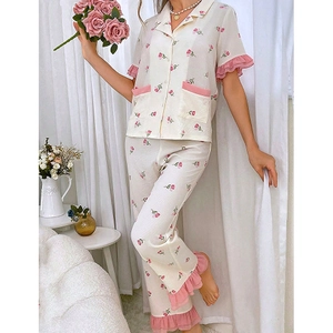 Women's 2-piece tulip print pajama set with short sleeve shirt and long pants