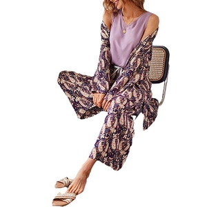 Ensemble pyjama 3 pièces pour femme avec caraco lilas et pantalon à imprimé cachemire