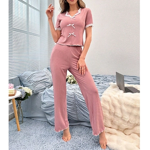 Ensemble pyjama rose pour femme avec dentelle et col en V avec pantalon large