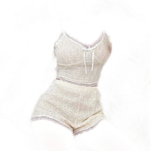 Ensemble lingerie en dentelle col V pour femme avec caraco et short assorti crème