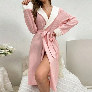 Nuisette rose et blanche à revers contrastés avec ceinture pour femme à manches longues