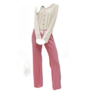 Pyjama élégant deux pièces en maille côtelée avec chemise beige et pantalon rose large