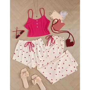 Ensemble pyjama rose doux avec caraco et imprimé cœurs, short et pantalon pour femmes