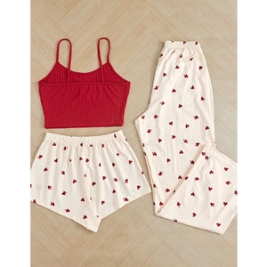 Ensemble pyjama 3 pièces pour femme avec débardeur rouge et bas à imprimé cœurs rouges