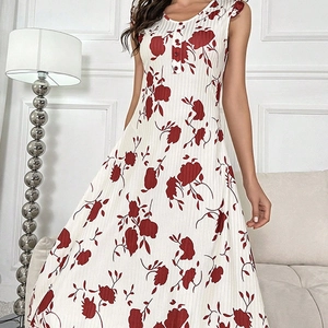 Floral print sleeveless nightdress with pleated fabric and waist slimming design