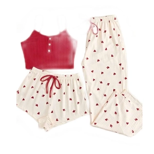 Ensemble pyjama 3 pièces avec débardeur, short et pantalon à motifs cœurs rouges