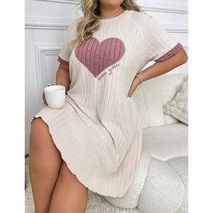Kurzärmeliges Rippstrick Nachthemd in Beige und Rosa mit Herzmotiv für gemütliche Loungewear