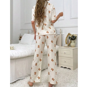 Damen-Schlafanzug-Set mit Kurzarm-Oberteil, langer Hose und niedlichem Bären-Print