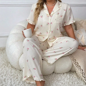 Ensemble pyjama d'été pour femme avec haut à revers et pantalon long à fleurs crème
