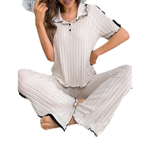 Women's 2-piece ribbed loungewear set with short sleeves, pants and black lettuce edge