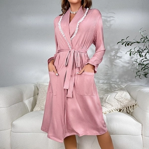 Damen Rosa Rippstrick Bademantel Mit Weißem Spitzenbesatz V-Ausschnitt Gürtel Nachthemd Casual Homewear Süßes Hausgewand
