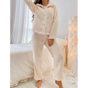 Ensemble de pyjama crème à volants en flanelle douce, manches longues pour la chambre