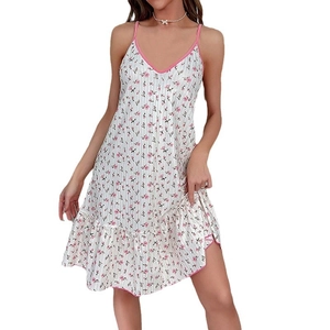 Sottoveste floreale da donna con scollo a V, trama a costine e orlo rosa con volant