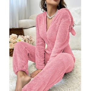 Combinaison pyjama rose à capuche pour femme avec manches longues et style décontracté