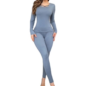 Ensemble de sous-vêtements thermiques bleu clair pour femme avec col en V et rubans
