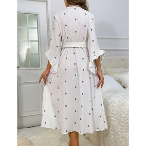 Robe de nuit à pois manches longues avec poignets à volants et lien à la taille