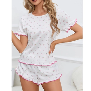 Pyjama floral pour femme en maille gaufrée avec manches courtes et bords ondulés