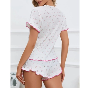 Ensemble pyjama fleuri pour femme avec haut à manches courtes et short à volants rose