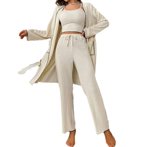 Ensemble de détente beige 3 pièces pour femme avec peignoir, caraco et pantalon à cordon