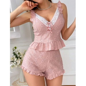 Set pigiama rosa con scollo a V, bordo in pizzo, ricamo inglese e volant fini