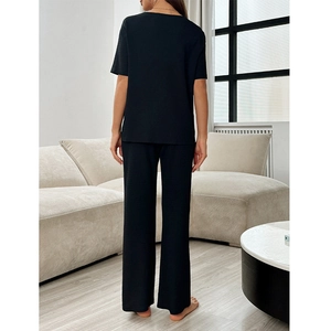 Ensemble de pyjama noir pour femme avec haut à manches courtes et pantalon gaufré