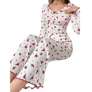 Pyjama deux pièces pour femme à motif floral avec col en V et pantalon large