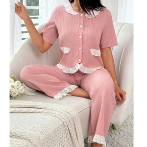 Ensemble pyjama rose en coton pour femme avec haut à manches courtes et dentelle