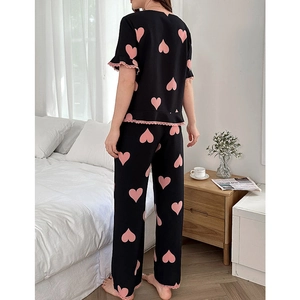 Pyjama femme noir à imprimé cœurs roses et bordure en dentelle pour la maison