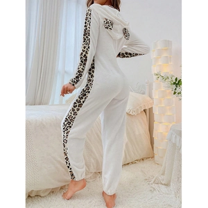 Combinaison pyjama femme blanche en peluche avec capuche léopard chaude pour l'hiver