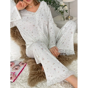 Pyjama fleuri pour femme avec col en V en dentelle et pantalon long en maille côtelée
