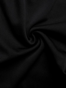 Vue macro de la texture du tissu en maille noire montrant le fini mat et le tissage fin