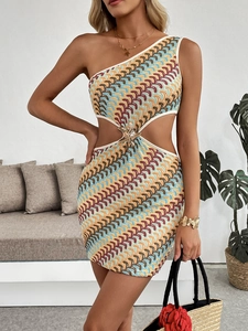 Detail of cut-out waist with golden starfish buckle on a colorful knit wavy dress
