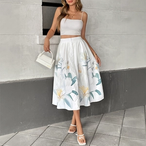 Falda midi blanca de flores con cintura alta, botones y estampados de hojas verdes
