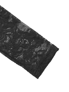 Vue détaillée de la texture de dentelle florale avec un motif de broderie translucide