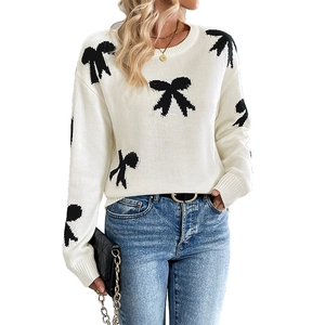 Elegant crewneck knit sweater in cream with black bow jacquard patterns for women