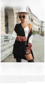 Détail d'un cardigan en maille tricolore avec de grandes poches et une texture épaisse