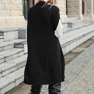 Gilet long en maille pour femme avec design bicolore noir et blanc et texture côtelée