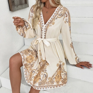 Elegant V-neck paisley print maxi dress with lantern sleeves and a waist tie for women