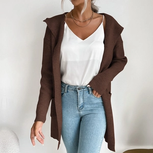 Cardigan da donna in maglia marrone scuro con cappuccio e trama a costine casual