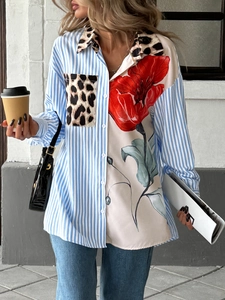 Dettaglio camicia a righe con colletto leopardato e grande stampa floreale rossa