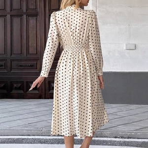 Robe midi vintage à pois beige avec col à nœud et taille haute élastique