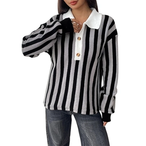 Pull polo vintage à rayures verticales pour femmes avec col blanc et patte de boutonnage
