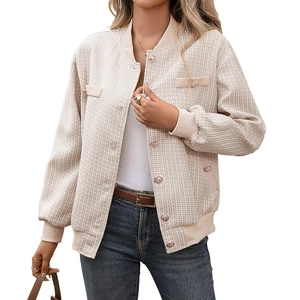 Veste de baseball en tweed beige pour femme avec motif à carreaux et boutons dorés
